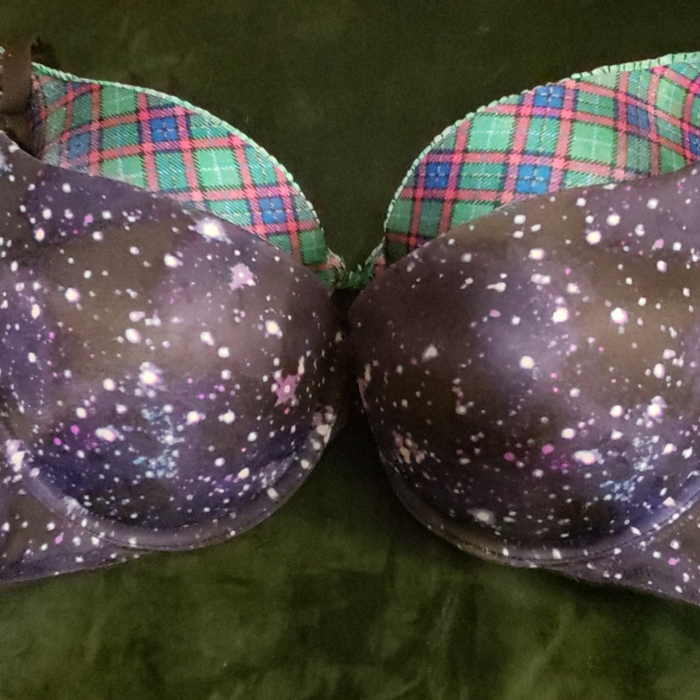 2 vs pink 36c bras